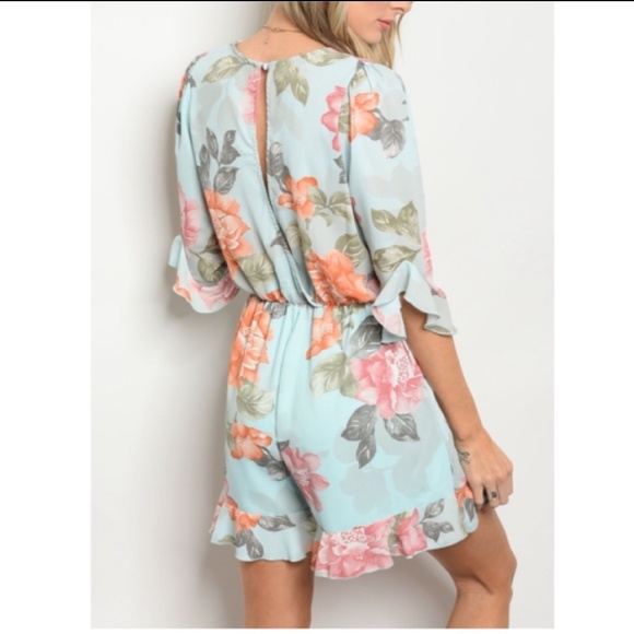 Nwt Sky Blue Floral Ruffled Hem Romper 3/4 Sleeve - Picture 2 of 4